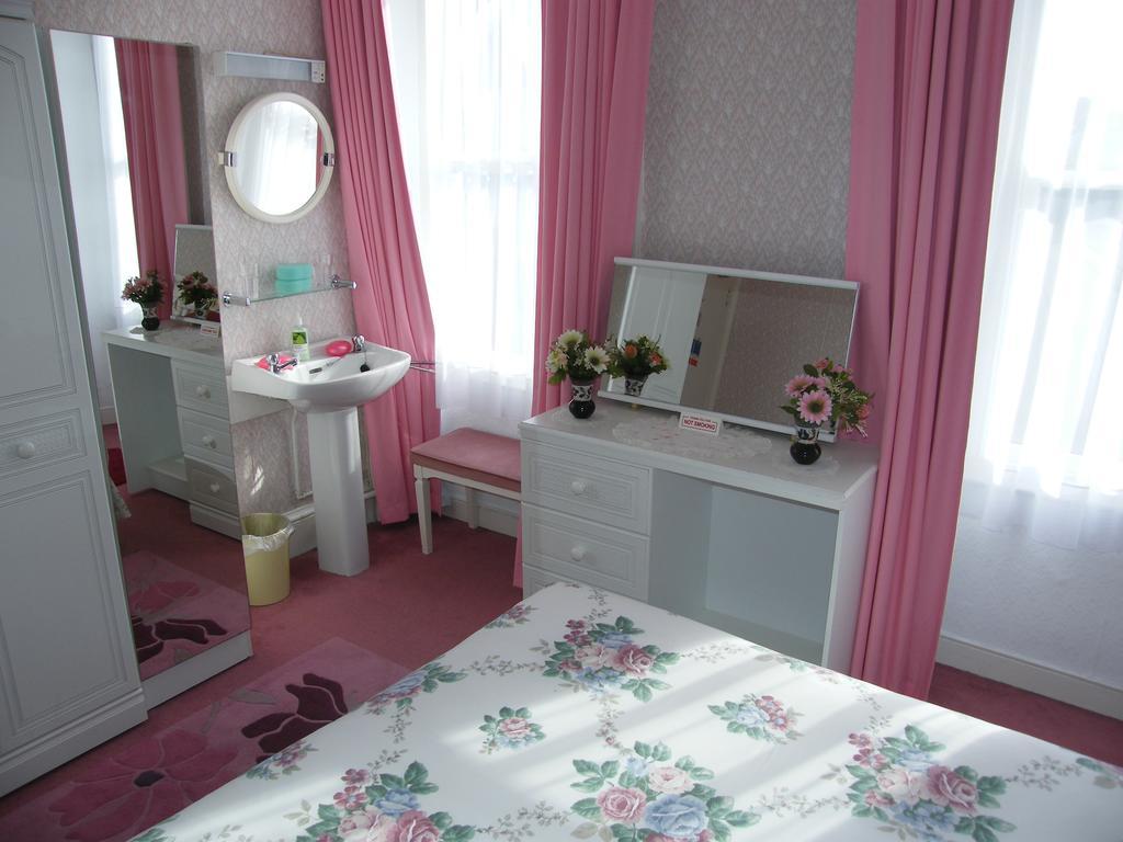 El Tabora Guest House Saint Peter Port Buitenkant foto