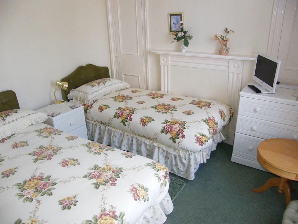 El Tabora Guest House Saint Peter Port Buitenkant foto