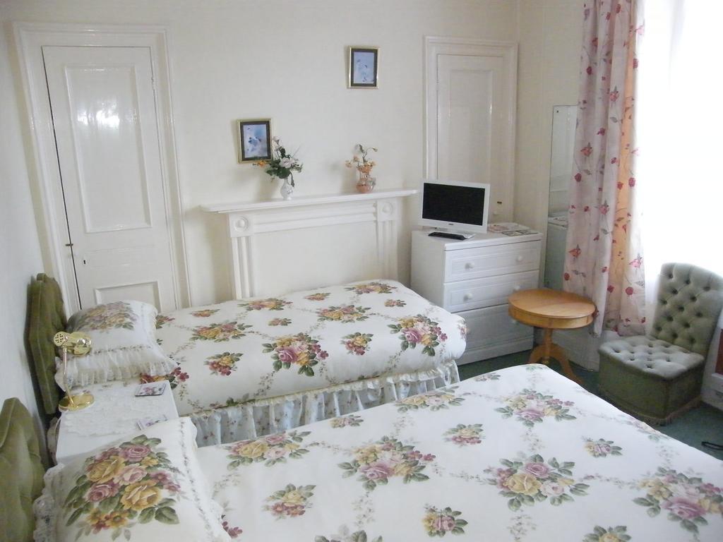 El Tabora Guest House Saint Peter Port Buitenkant foto